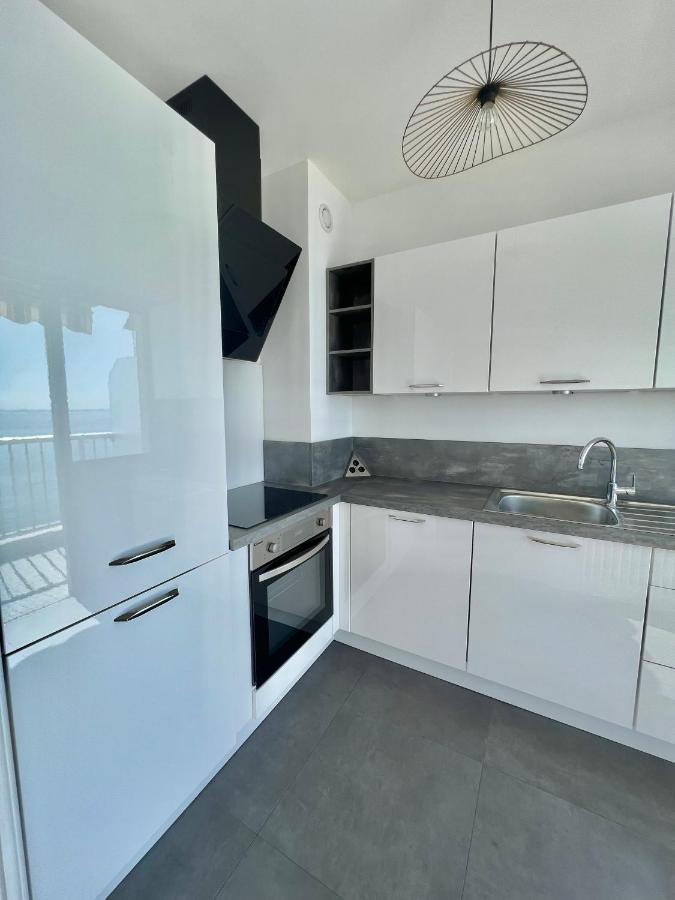 Seaviews By Jenni Menton, La Suite, Superbe Front De Mer, Top Emplacement Avec Terrasse Et Parking! Εξωτερικό φωτογραφία