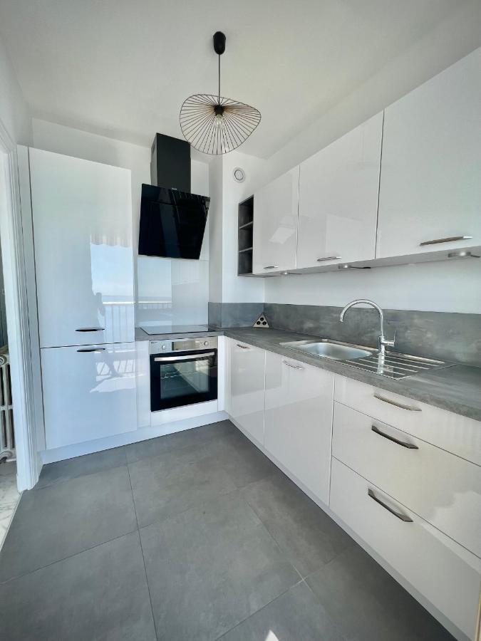 Seaviews By Jenni Menton, La Suite, Superbe Front De Mer, Top Emplacement Avec Terrasse Et Parking! Εξωτερικό φωτογραφία