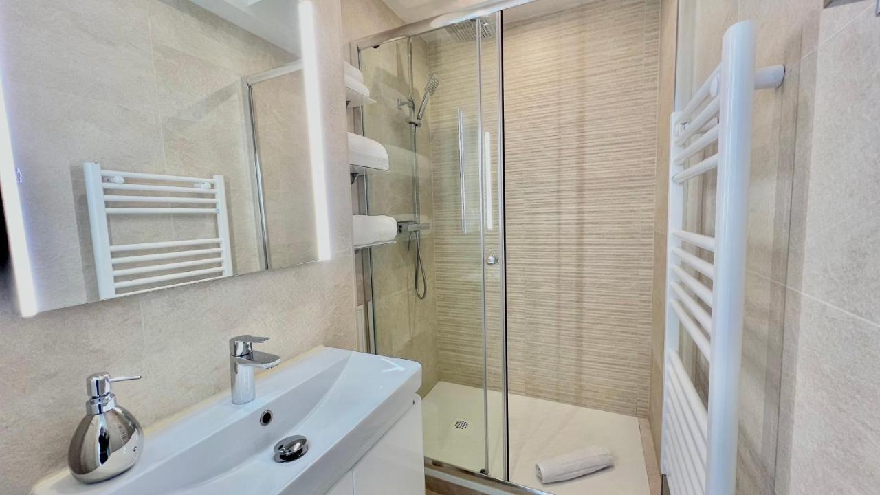 Seaviews By Jenni Menton, La Suite, Superbe Front De Mer, Top Emplacement Avec Terrasse Et Parking! Εξωτερικό φωτογραφία