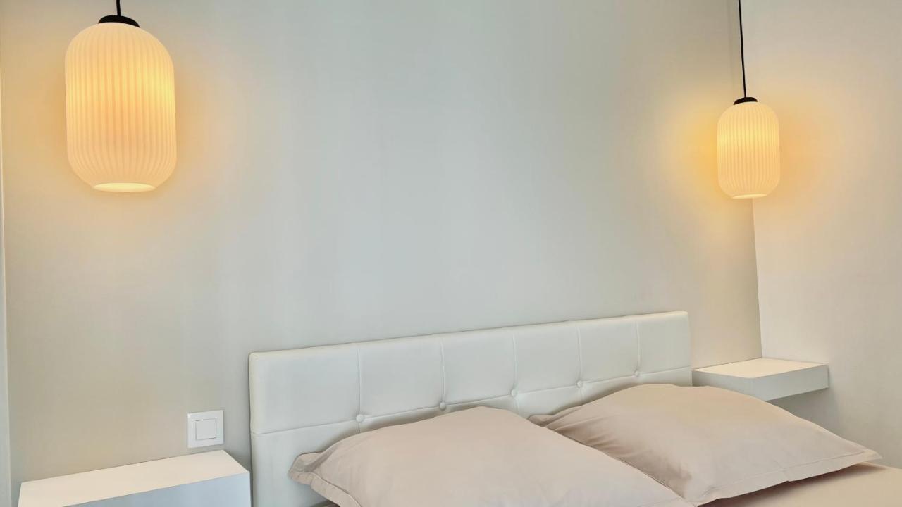 Seaviews By Jenni Menton, La Suite, Superbe Front De Mer, Top Emplacement Avec Terrasse Et Parking! Εξωτερικό φωτογραφία