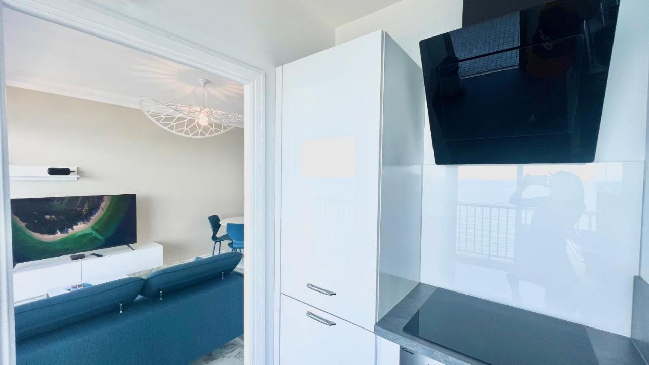 Seaviews By Jenni Menton, La Suite, Superbe Front De Mer, Top Emplacement Avec Terrasse Et Parking! Εξωτερικό φωτογραφία
