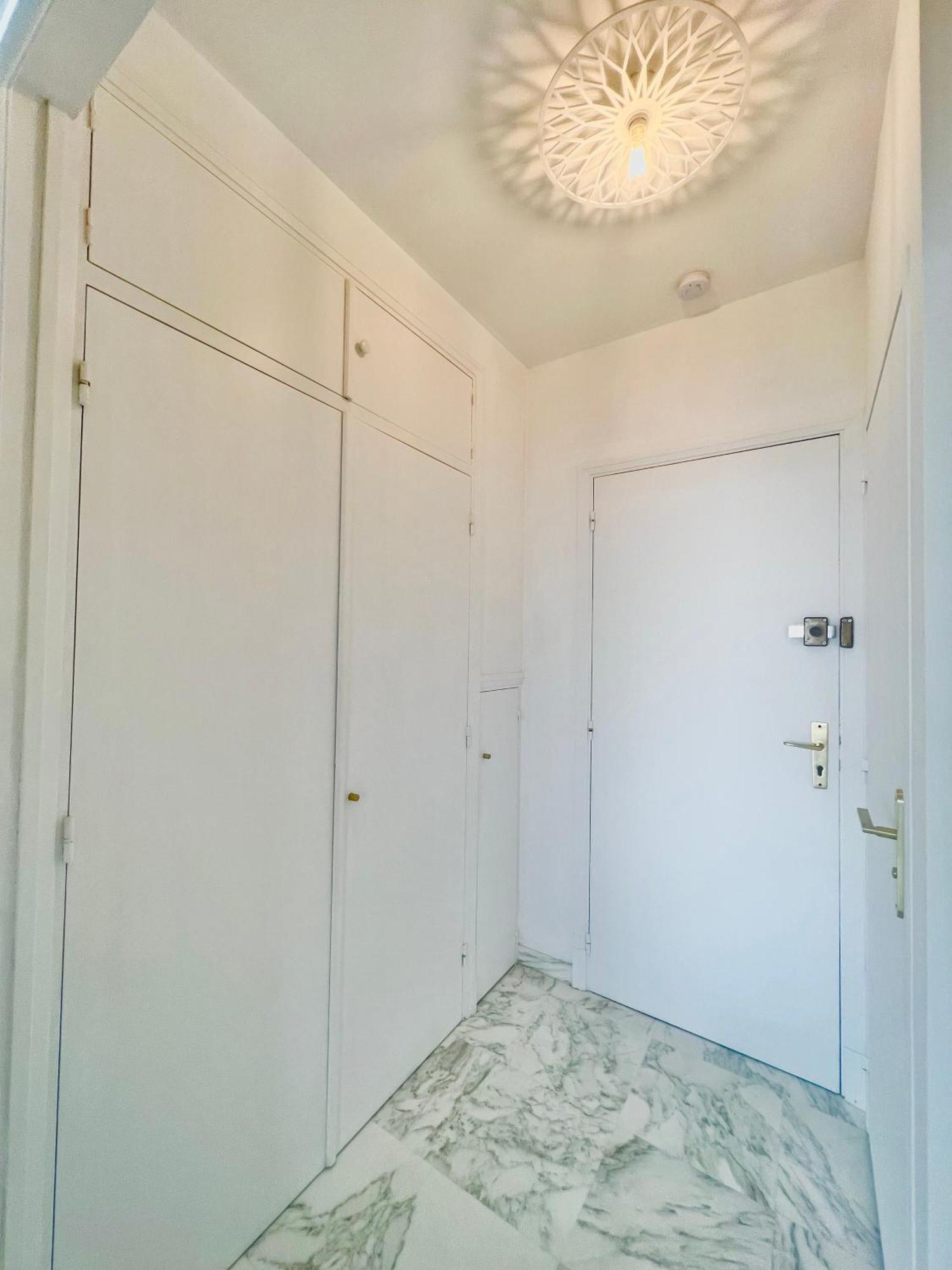 Seaviews By Jenni Menton, La Suite, Superbe Front De Mer, Top Emplacement Avec Terrasse Et Parking! Εξωτερικό φωτογραφία