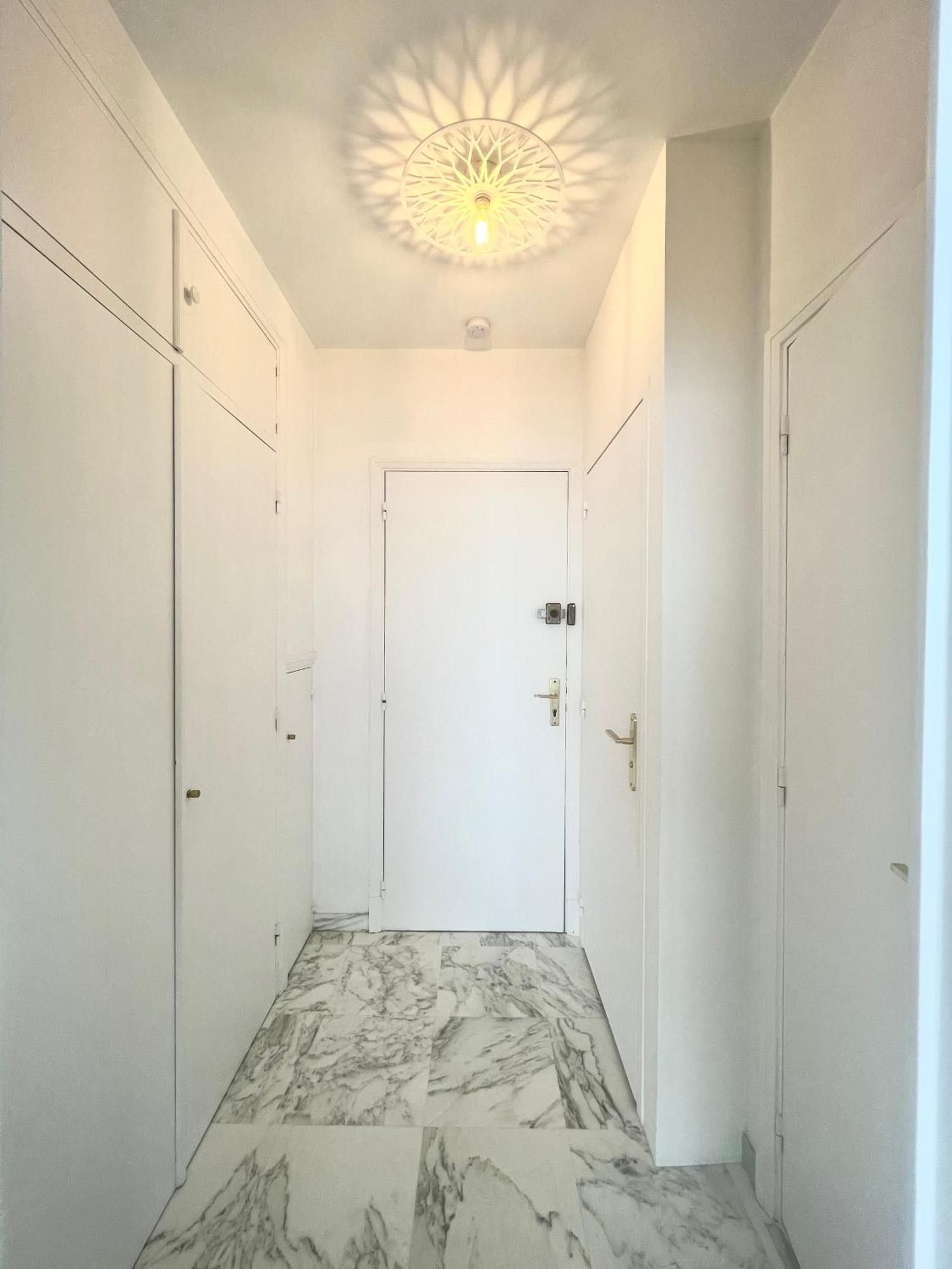 Seaviews By Jenni Menton, La Suite, Superbe Front De Mer, Top Emplacement Avec Terrasse Et Parking! Εξωτερικό φωτογραφία